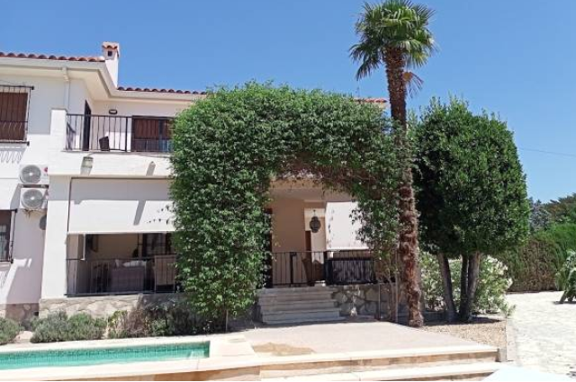 Villa with private pool