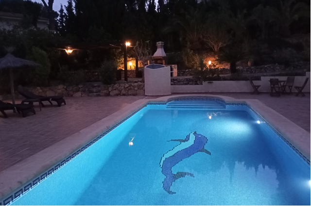 Villa with private tenniscourt and private pool