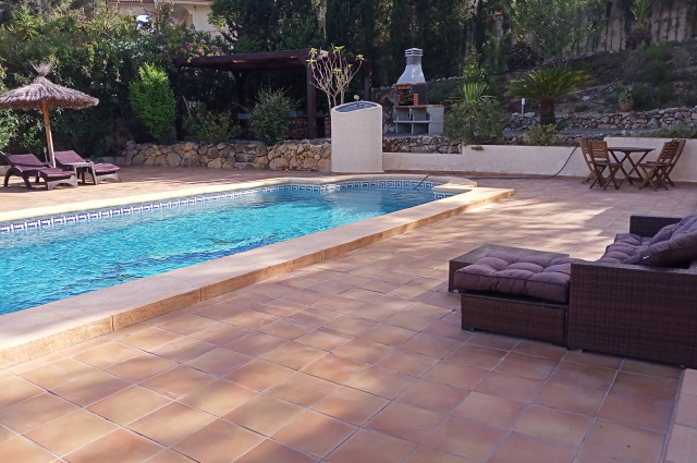 Villa with private tenniscourt and private pool